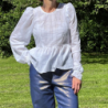 B1271 Peplum bluse med pufærmer og elastik