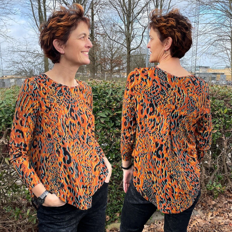B1239 Bluse med wienerlæg i ryggen
